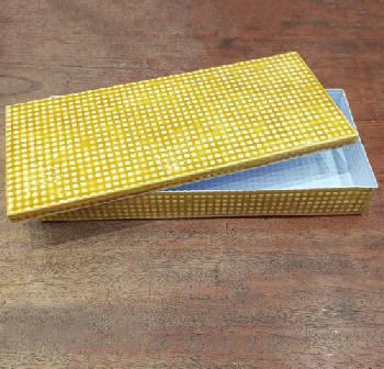 Yellow metal box - Boite en tole 13x30cm H.4